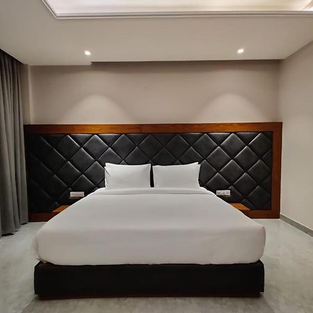 Hotel Parth Una  外观 照片