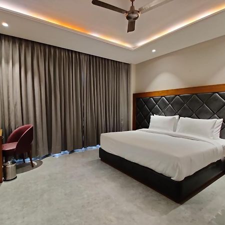 Hotel Parth Una  外观 照片