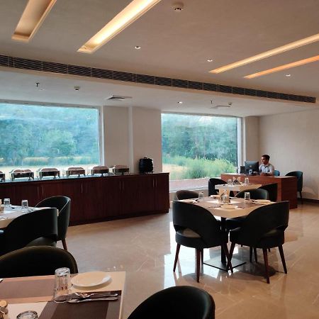 Hotel Parth Una  外观 照片