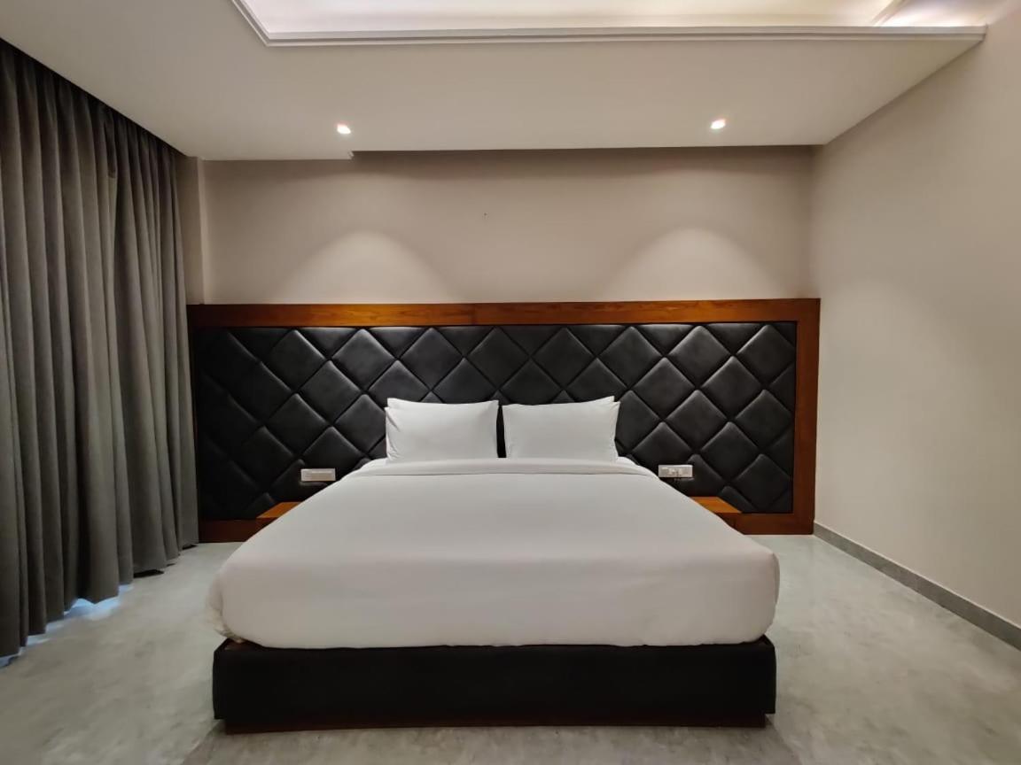 Hotel Parth Una  外观 照片