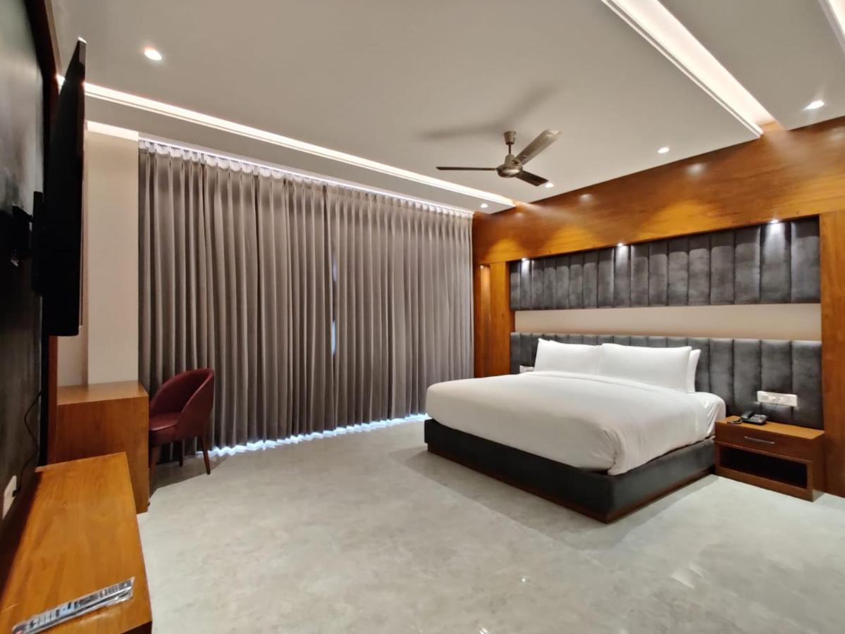 Hotel Parth Una  外观 照片