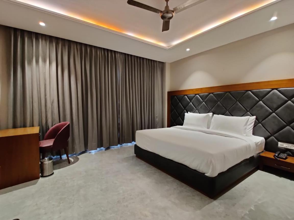 Hotel Parth Una  外观 照片