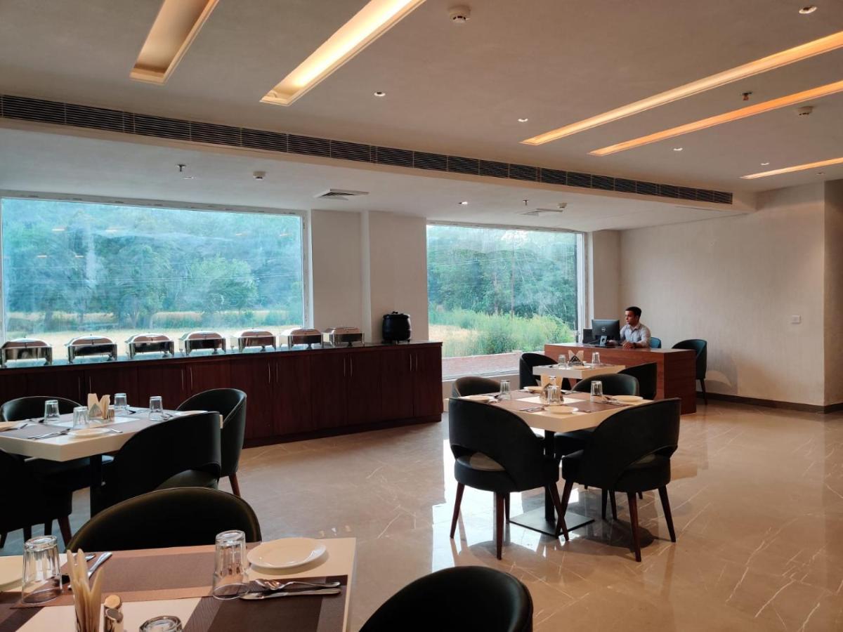 Hotel Parth Una  外观 照片