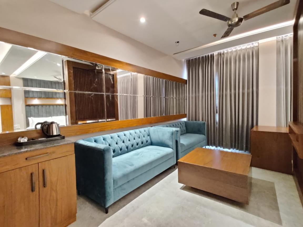 Hotel Parth Una  外观 照片